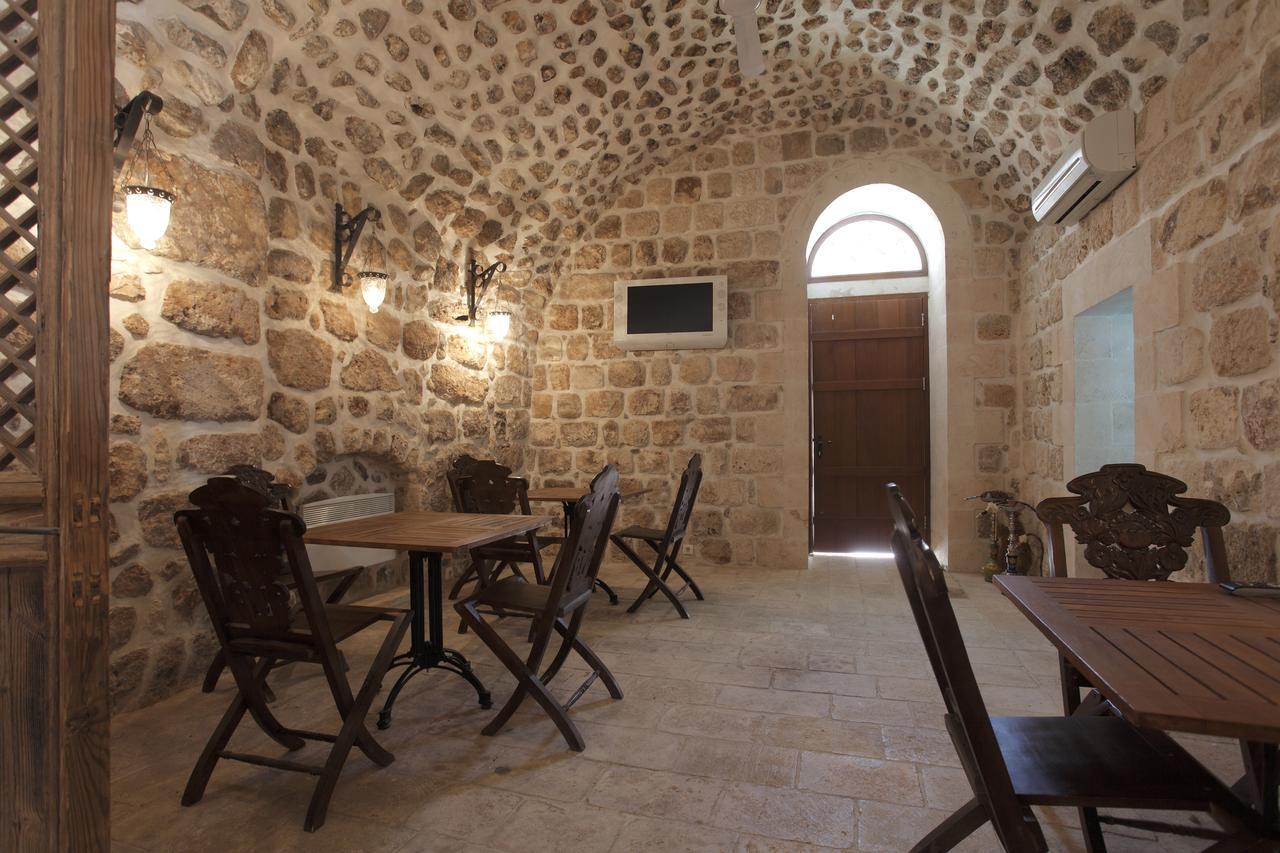 Kasr-i Nehroz אורחן 4*